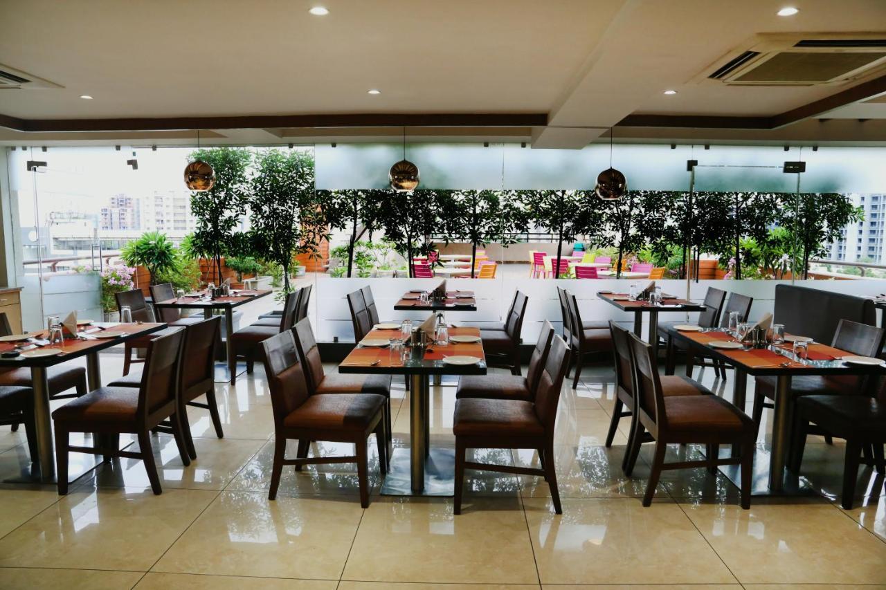 Hotel The Park Residency Ahmedabad Exterior foto
