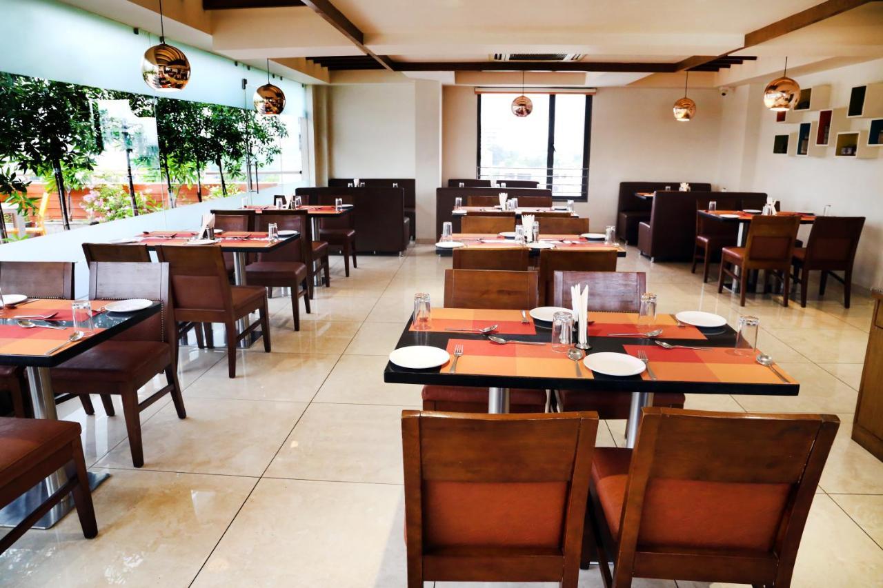 Hotel The Park Residency Ahmedabad Exterior foto