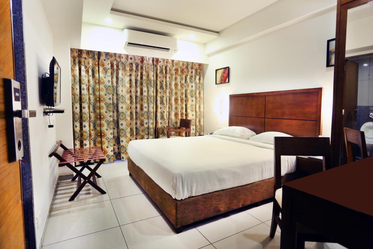 Hotel The Park Residency Ahmedabad Exterior foto