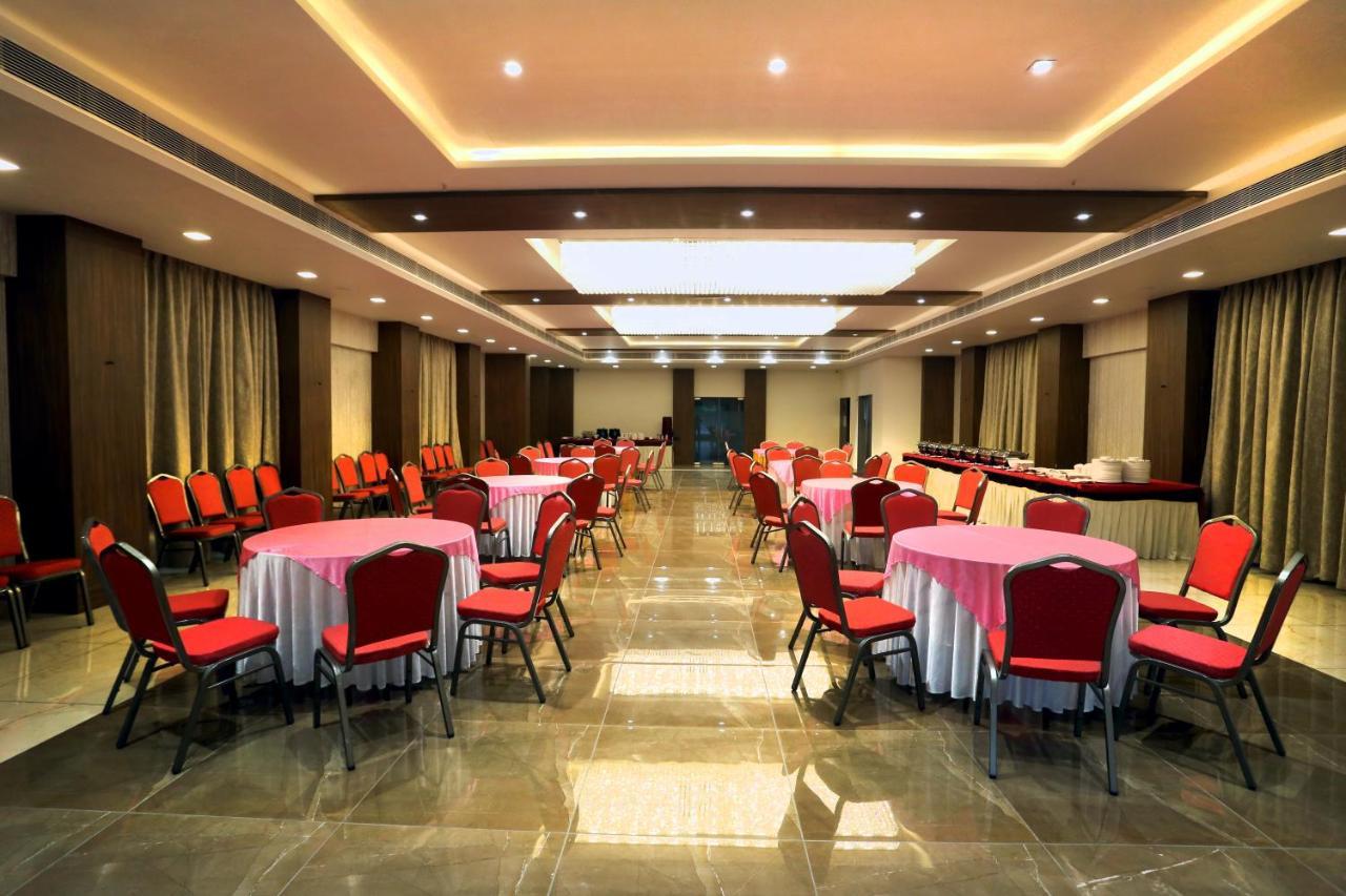 Hotel The Park Residency Ahmedabad Exterior foto